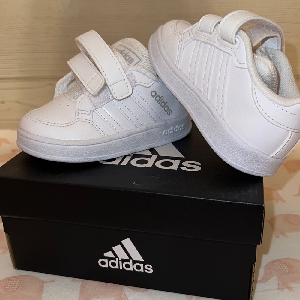 Baby / Kids size 4K Adidas Sneakers
